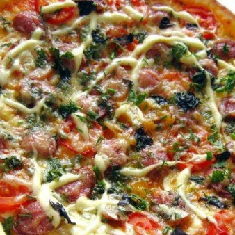 Пицца с копчёной колбаской