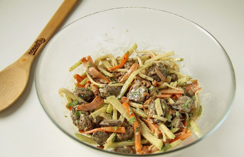 1. Этап. Салат с печенью и редькой: Перемешайте.