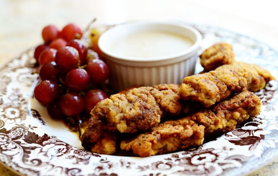 1. Этап. Говядина в кляре: Говядину в кляре подать с соусом. Приятного аппетита!