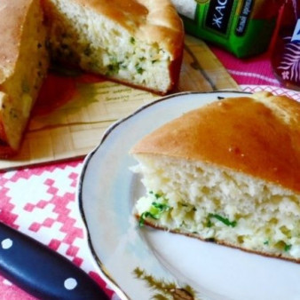 Пирог на кефире с рыбными консервами