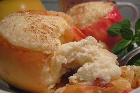 1. Этап. Печеные яблоки с творогом: 5. Готовность проверяйте ножом или вилкой. Вот и весь секрет, как приготовить печеные яблоки с творогом. Перед подачей можно присыпать их сахарной пудрой. Угощайтесь!