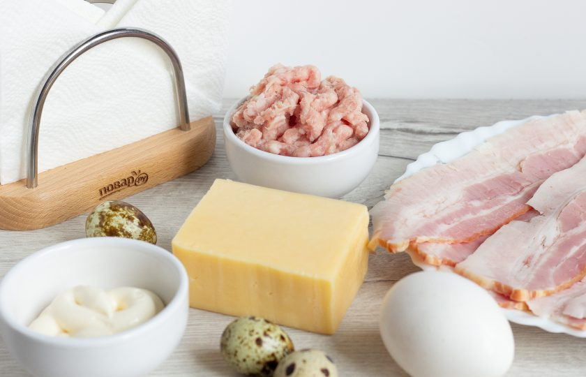 1. Этап. Мясные кексы с перепелиными яйцами: Подготовьте все необходимые ингредиенты.