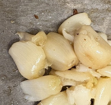 1. Этап. Суп-пюре из цветной капусты: Чеснок освободить от шелухи.