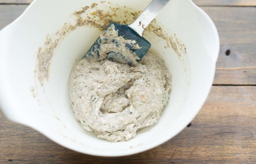 1. Этап. Итальянские пельмени: Перемешайте начинку, отправьте её в холодильник на полчасика, чтобы потом было легче лепить пельмени.