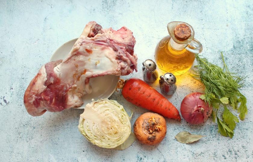 1. Этап. Щи старорусские: Подготовьте все необходимые ингредиенты для старорусских щей.