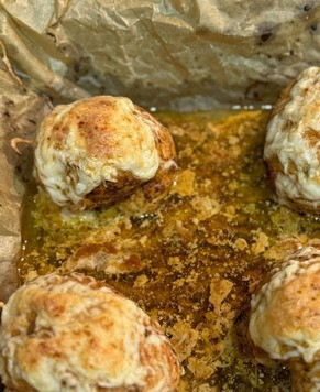 1. Этап. Мясные колобки с начинкой: Колобки готовы. Они дали очень много сока