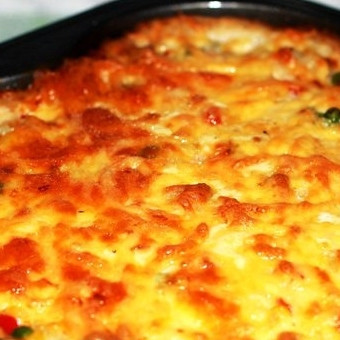 1. Этап. Куриный пирог с гавайской смесью: Запекаем 40-45 минут при 180 градусах до готовности пирога.