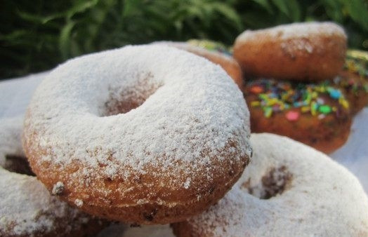 1. Этап. Творожные пончики (простой рецепт): Остужаем творожные пончики и посыпаем их сахарной пудрой. Творожные пончики готовы, приятного аппетита!