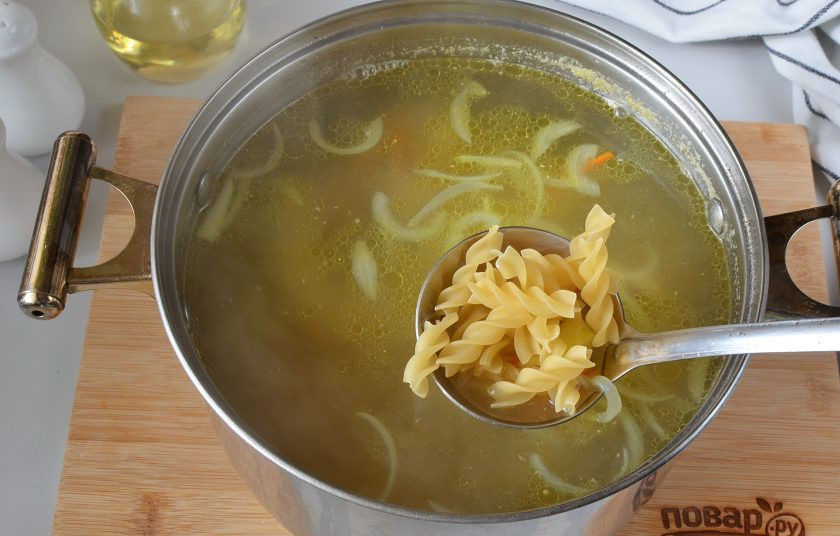 1. Этап. Суп из куриных шеек: Добавьте макароны или вермишель твердых сортов и варите 10 минут.
