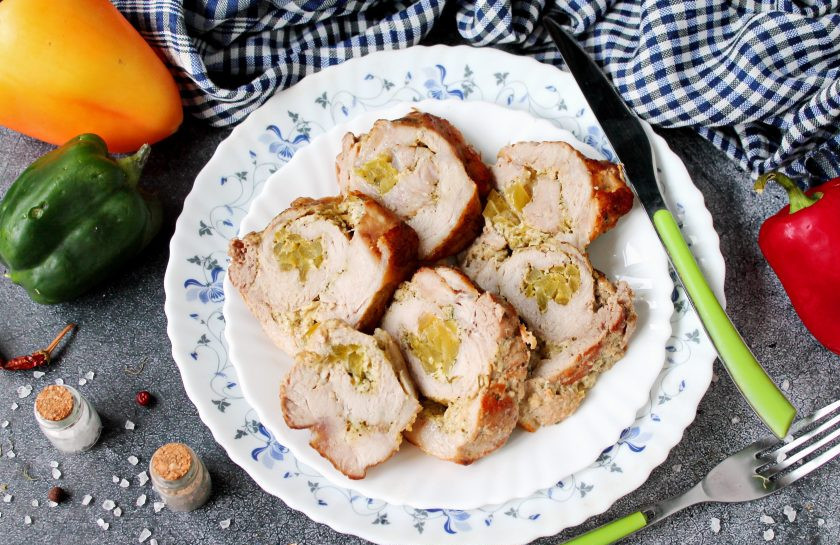 1. Этап. Свинина фаршированная маринованным перцем: Приятного аппетита!