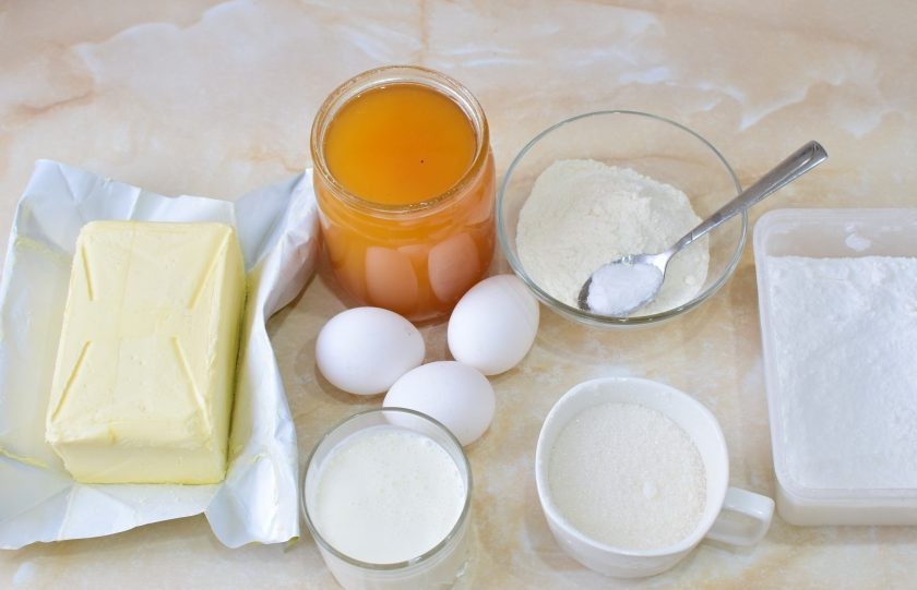 1. Этап. Торт Северный мед: Для приготовления торта подготовьте все необходимые ингредиенты.