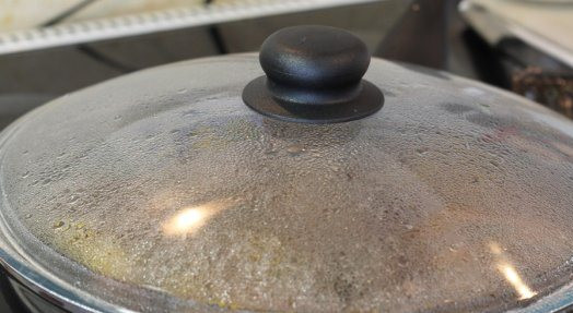 1. Этап. Печень с овощами: И тушим под крышкой около 5 минут на слабом огне. Выключаем, даем немного постоять и готово.