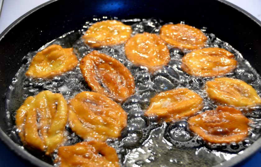 1. Этап. Десерт Ченси: Обжарьте печенье с обеих сторон до румяного цвета.