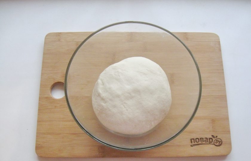 1. Этап. Суп Пашкет: Шарик теста выложите в миску, накройте и поставьте в теплое место.