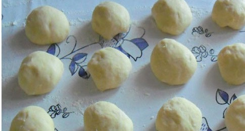 1. Этап. Тесто для самсы на кефире: 6. Где-то минут через 20 можно приступать к основному процессу, а за это время можно подготовить начинку.