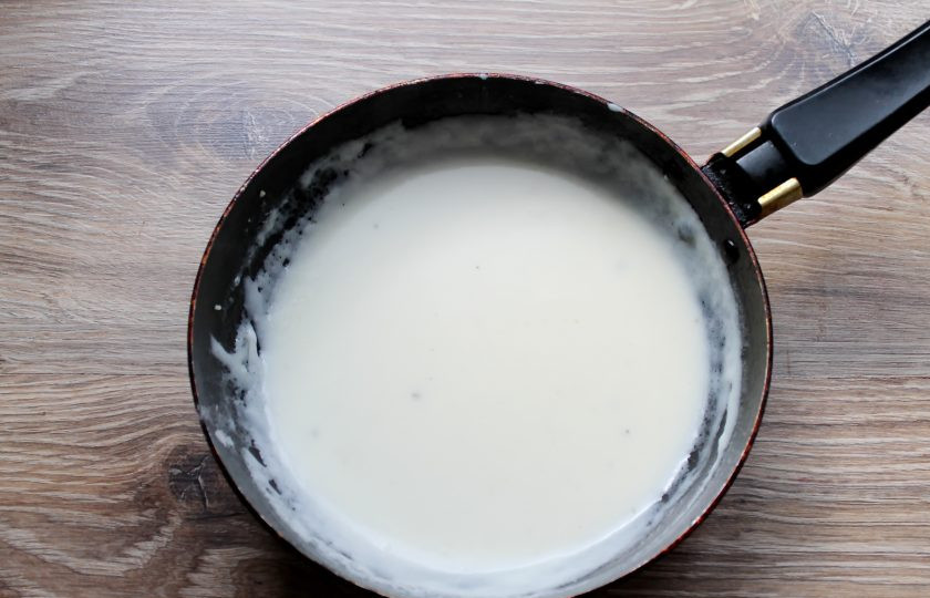 1. Этап. Свинина по-датски: Перемешивая, доведите до кипения и снимите. Порежьте мясо и подавайте с овощами и соусом.