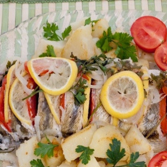 Судак, запеченный в фольге целиком