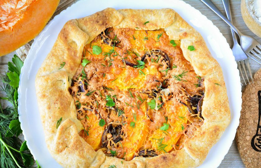 1. Этап. Пирог с тыквой открытый: Готовый пирог с тыквой в теплом виде подавайте к столу — это вкусно!