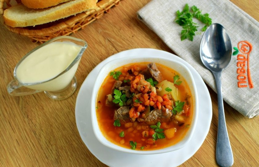 1. Этап. Харчо с перловкой: Добавьте соль и перец по вкусу. Подавайте к столу со свежей зеленью и сметаной. Приятного аппетита!