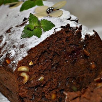 Шоколадный кекс с изюмом