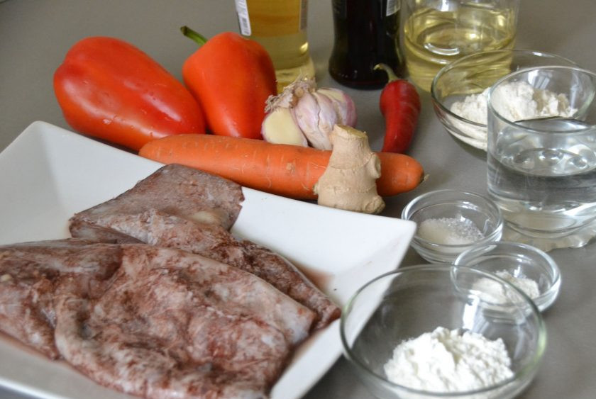 1. Этап. Кальмары в чесночном соусе: Подготовьте ингредиенты.