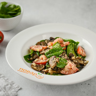 Салат с жареными грибами