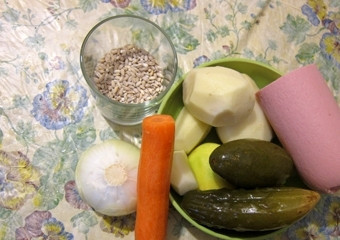 1. Этап. Рассольник с колбасой: Подготовить продукты.