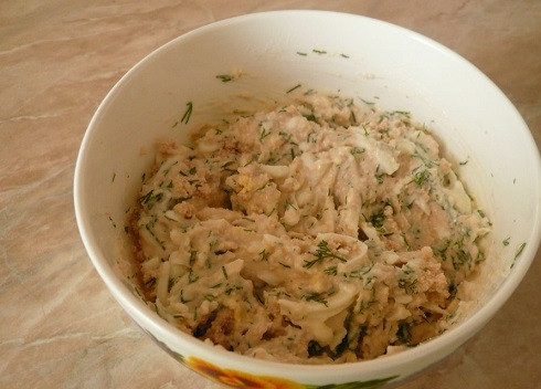 1. Этап. Салат с икрой трески: Перемешиваем. Пробуем. По вкусу добавим соль. Если есть время, ставим в холодильник минут на 30.