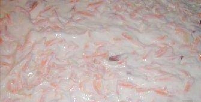 1. Этап. Треска с картофелем в духовке: На противень уложить слоями картофель, затем филе трески. Сверху жареные морковь с луком. Всё обильно полить майонезом. Противень поставить в нагретую до 190 градусов духовку на полчаса.