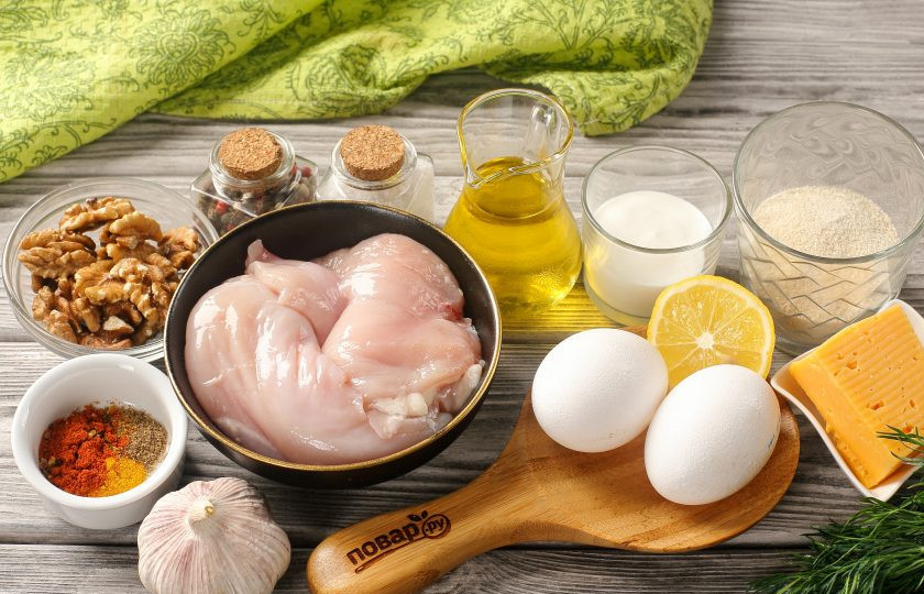 1. Этап. Курица по-арабски в духовке: Подготовьте все ингредиенты. Можете использовать не только филе, но и любые другие части курицы. Помимо указанных специй можете взять свои по вкусу. Сыр подойдёт любой, который хорошо плавится.