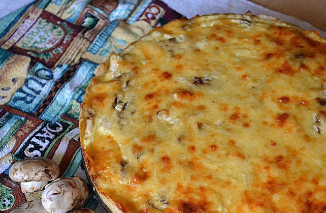 1. Этап. Лоранский пирог с курицей и грибами: Выпекаем пирог в разогретой до 180 градусов духовке в течение 35-40 минут. Приятного всем аппетита!