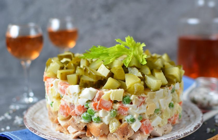 1. Этап. Слоеный салат из курицы: Приятного аппетита!