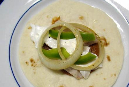 1. Этап. Фахитас с курицей: Кольца лука и перчика.