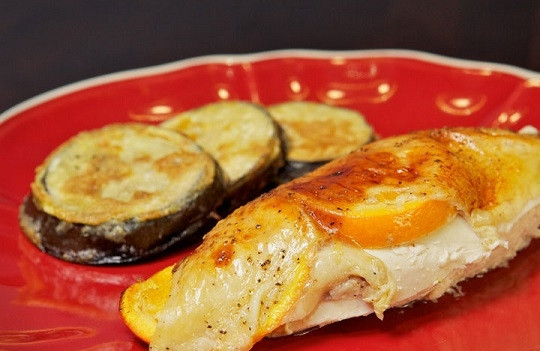 1. Этап. Запеченная курочка в духовке: 8. Подавайте ее к столу с гарниром, овощами и любимым соусом. Приятного аппетита!