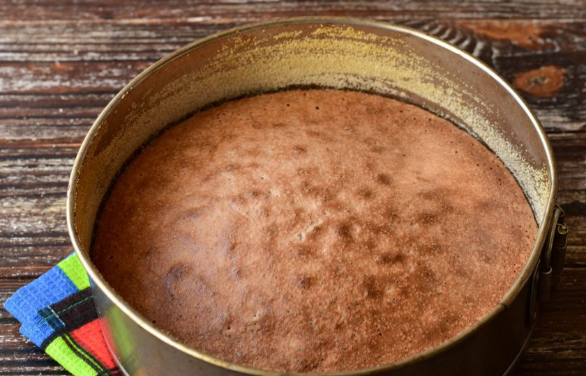 1. Этап. Шоколадный торт с апельсиновым кремом: Выпекайте бисквит 30 минут, температуру установите 190 градусов.