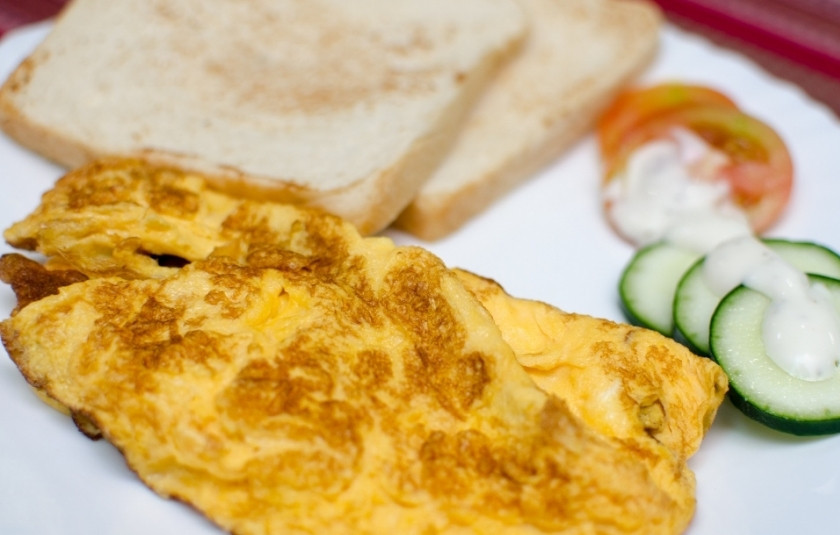 1. Этап. Простой омлет: И вот простой омлет у вас на столе. Приятного аппетита!