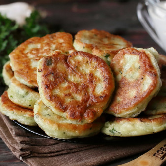 Кабачковые оладьи на дрожжах