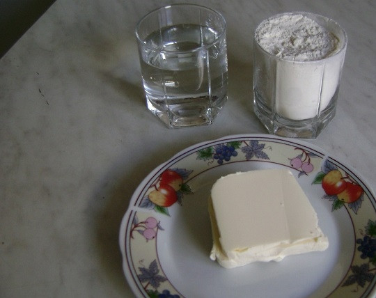 1. Этап. Поленница из заварного теста: 1. Вот такой набор ингредиентов вам потребуется для теста.