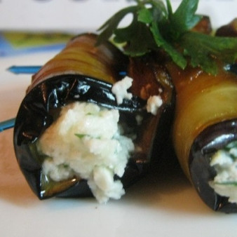 Рулеты из баклажанов с творогом