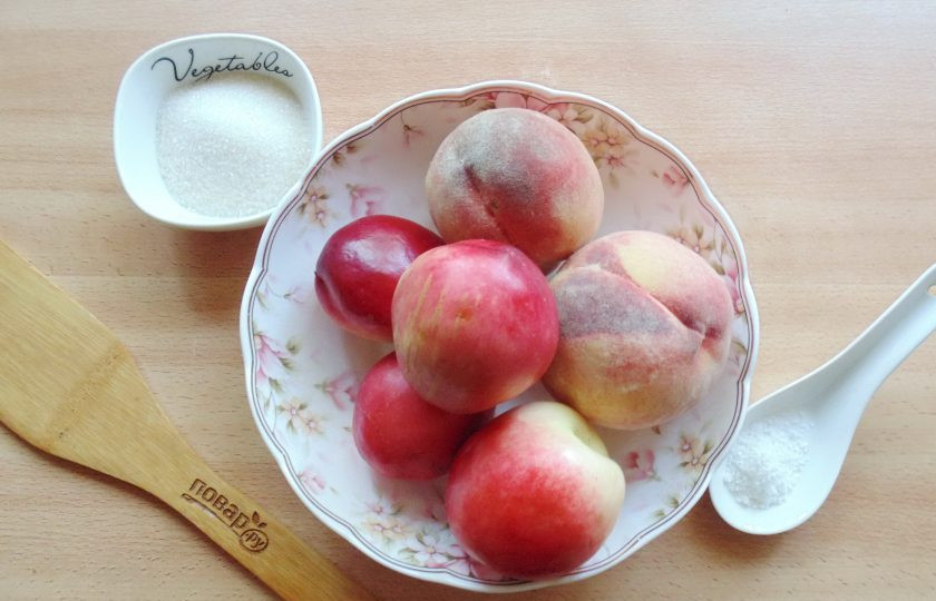 1. Этап. Варенье из нектаринов и персиков: Подготовьте ингредиенты для приготовления варенья.