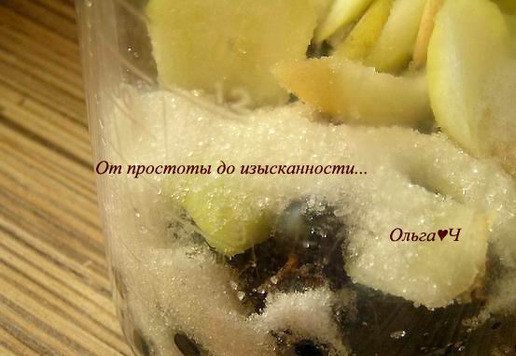 1. Этап. Молочный коктейль Смородина и груша: В чашу блендера выложите смородину, кусочки груши и сахар по вкусу.