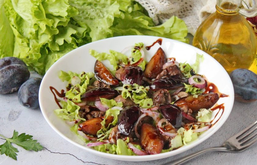 1. Этап. Салат с печенью и карамелизированными сливами: Приятного аппетита!