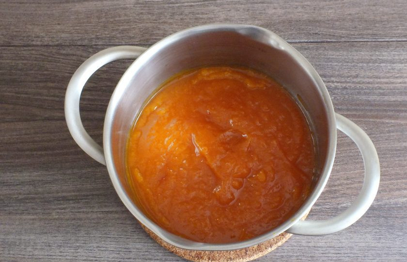 1. Этап. Повидло из тыквы с курагой: Через указанное время снимите повидло с огня.