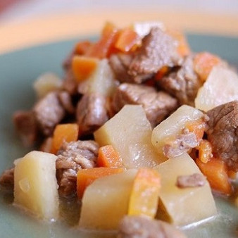 Говядина, тушеная с редькой