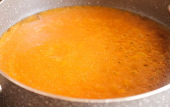 1. Этап. Томатно-морковный суп: 6. Переложите в суп, доведите все до кипения — и можно снимать с огня. Вот такой классный обед менее, чем за полчаса. Приятного аппетита!
