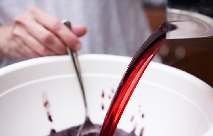 1. Этап. Сорбет из черники: 6. В отдельной миске или кастрюле смешайте ягодную массу и сироп. Охладите.