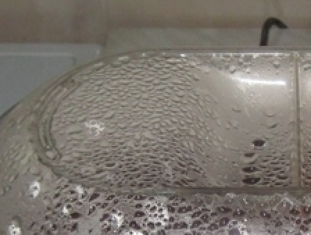 1. Этап. Свёкла в пароварке: 2. Укладываем свеклу в пароварку. Вы можете нарезать ее ломтиками или кусочками, если хотите сэкономить время и место в пароварке. Однако учтите, что, приготовленная таким образом, свекла потеряет большую часть полезных веществ. Варим овощ в пароварке в течение 20-30 минут.