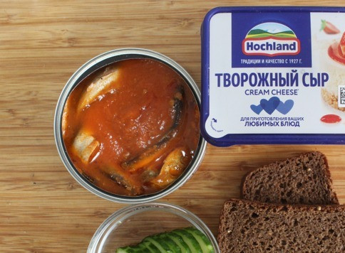 1. Этап. Бутерброд с килькой: Подготовить продукты.