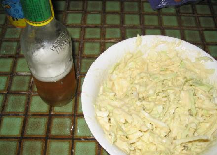 1. Этап. Японская пицца Окономияки (Okonomiyaki): Добавляем мелко нарезанную капусту.