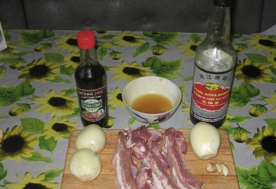 1. Этап. Ребрышки в медово-соевом соусе: Для начала подготовим все необходимые для готовки ингредиенты.